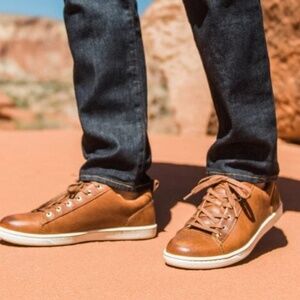 Born- Allegheny Tan - size 9 M